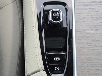2025 Volvo XC90 Plug-In Hybrid Plus