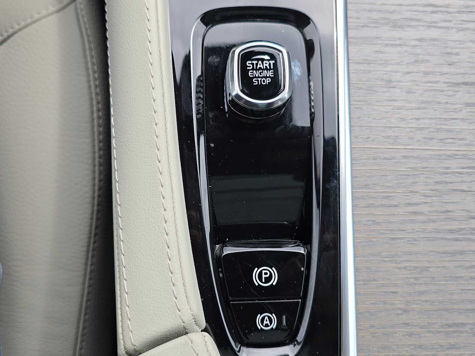 2025 Volvo XC90 Plug-In Hybrid Plus