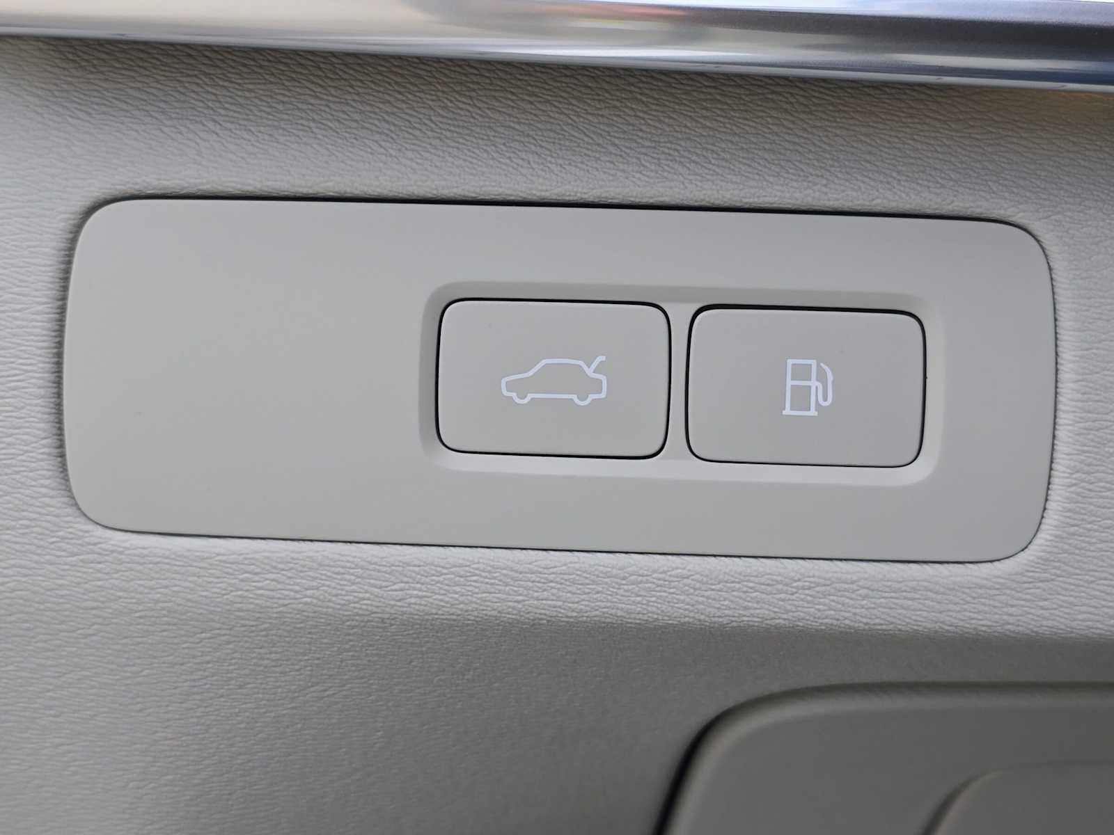 2025 Volvo XC90 Plug-In Hybrid Plus