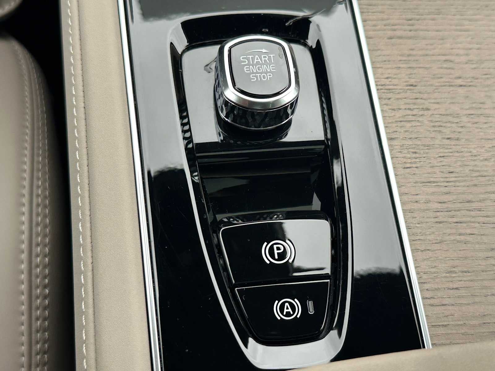 2025 Volvo XC90 Plug-In Hybrid Ultra