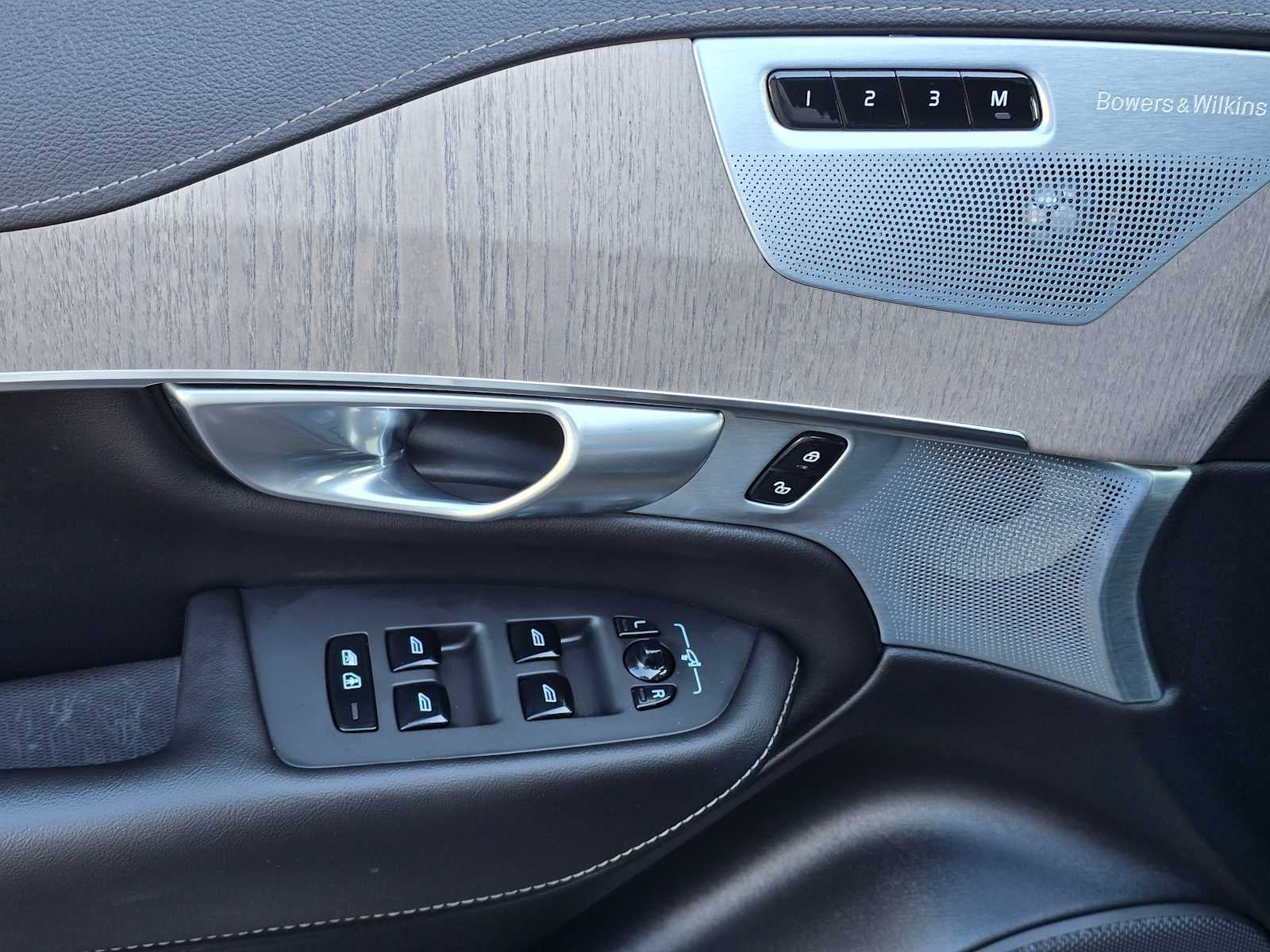 2024 Volvo XC90 Recharge Plug-In Hybrid Ultimate