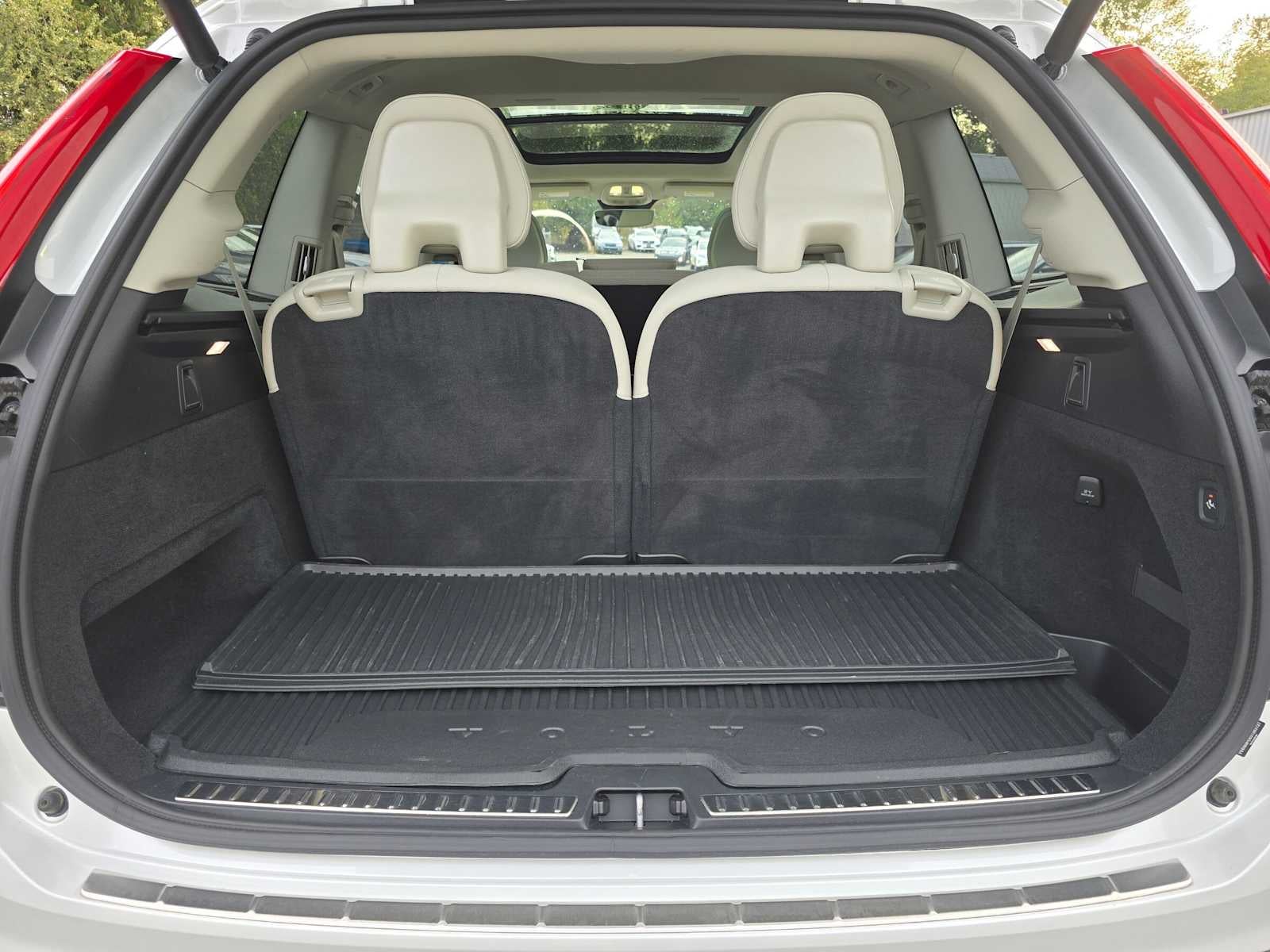 2025 Volvo XC90 Plug-In Hybrid Plus