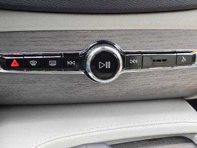 2025 Volvo XC90 Plug-In Hybrid Plus