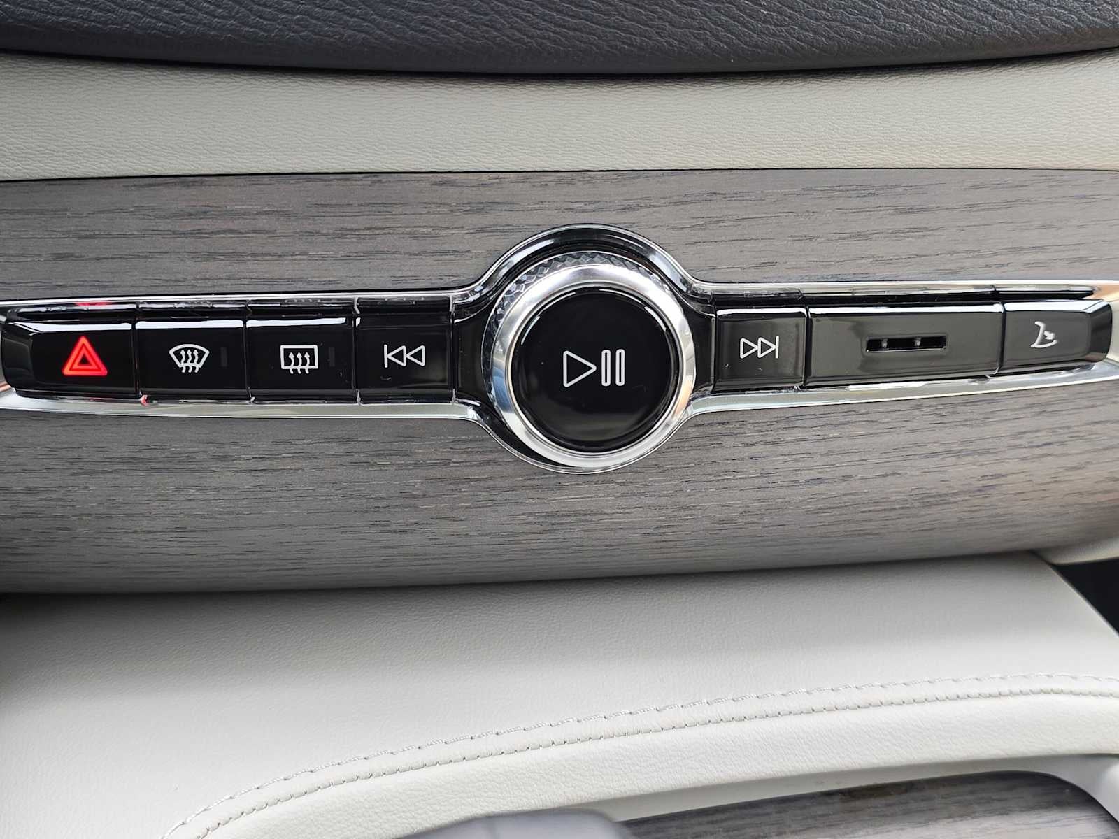 2025 Volvo XC90 Plug-In Hybrid Plus