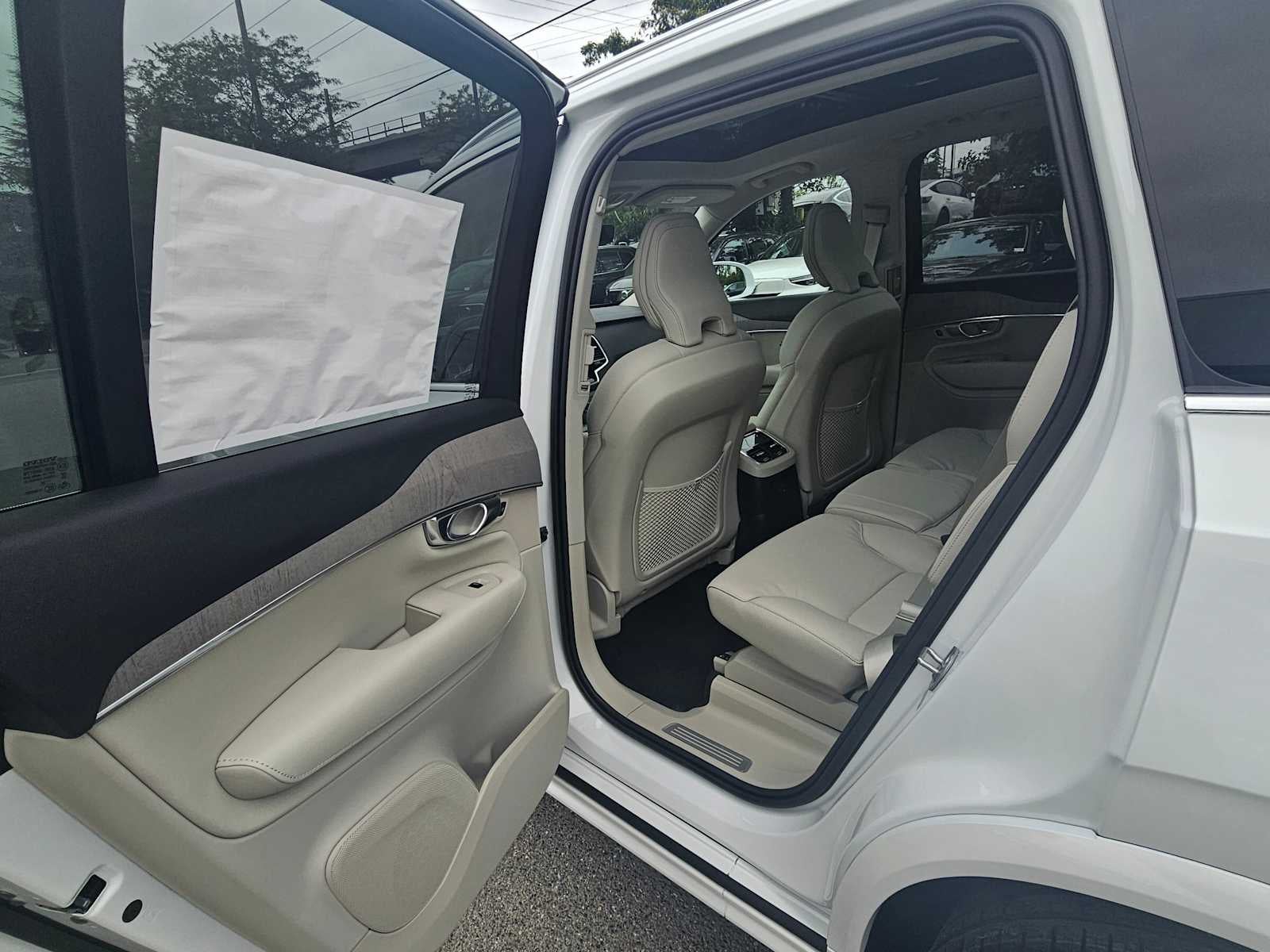 2025 Volvo XC90 Plug-In Hybrid Plus