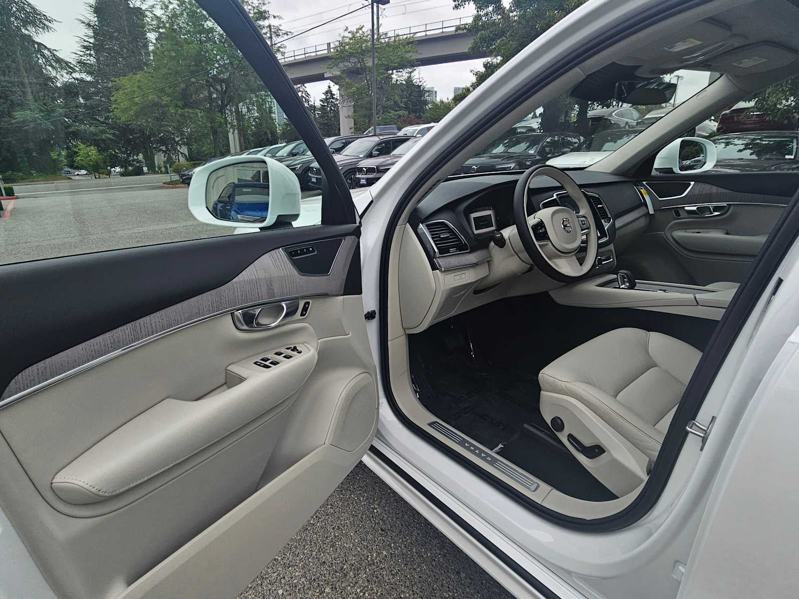 2025 Volvo XC90 Plug-In Hybrid Plus