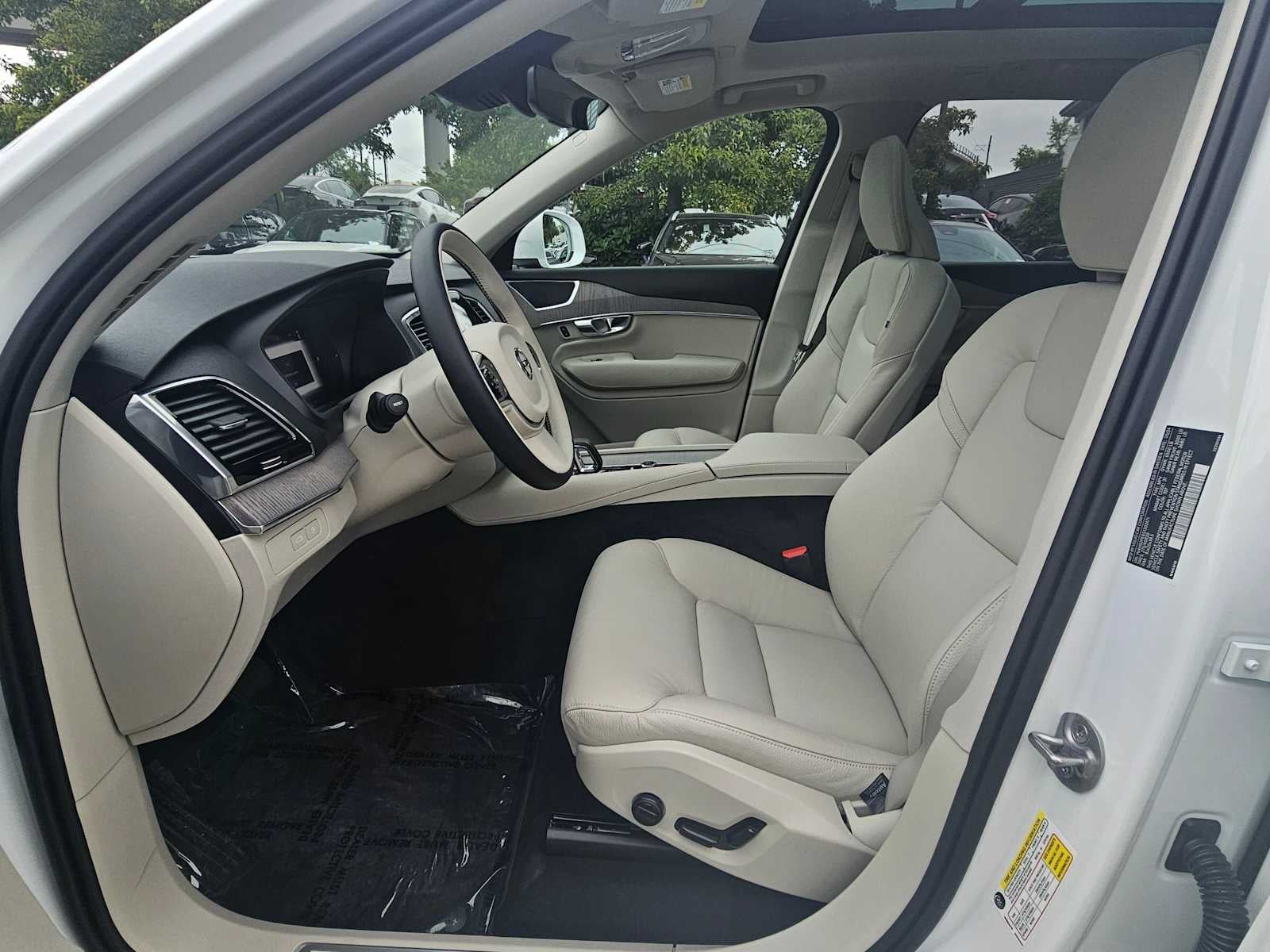 2025 Volvo XC90 Plug-In Hybrid Plus