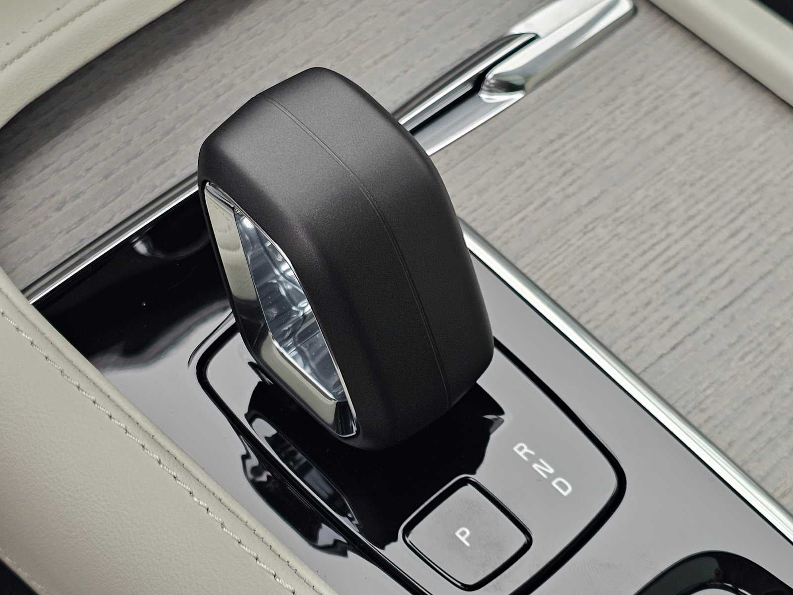 2025 Volvo XC90 Plug-In Hybrid Plus