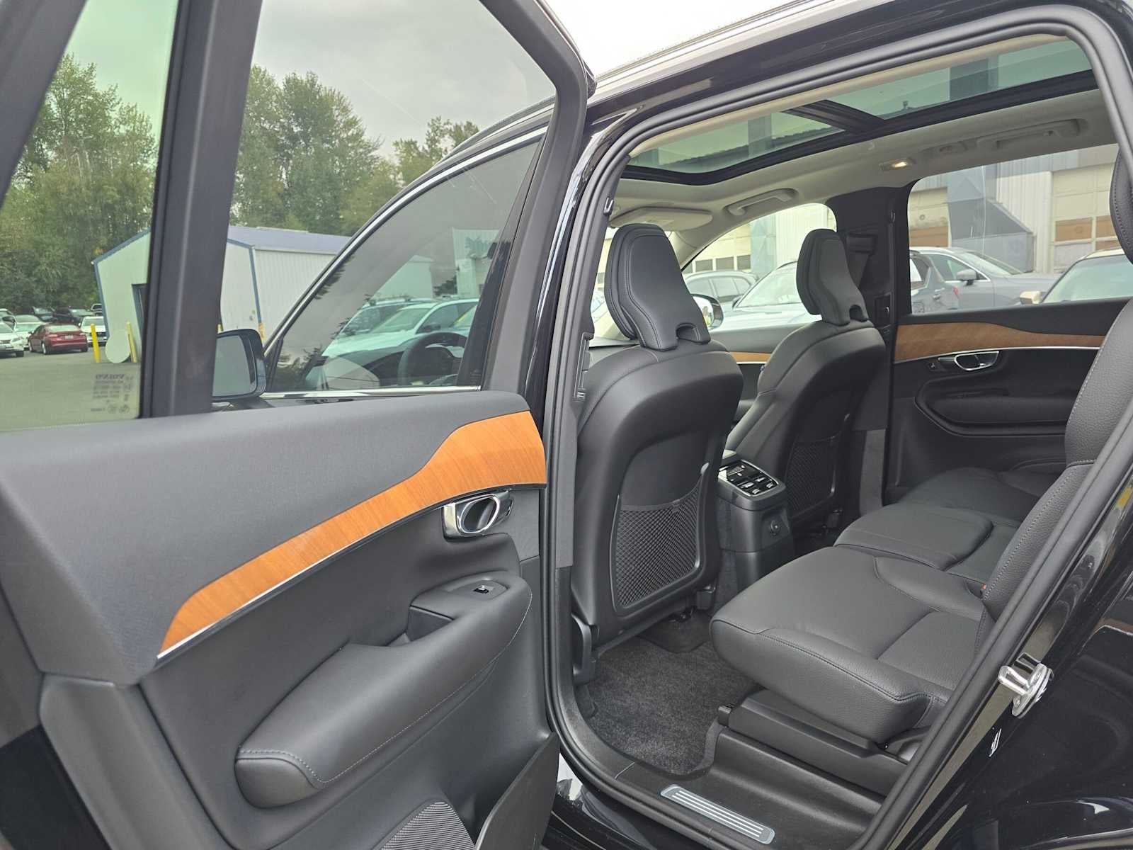 2025 Volvo XC90 Plug-In Hybrid Plus