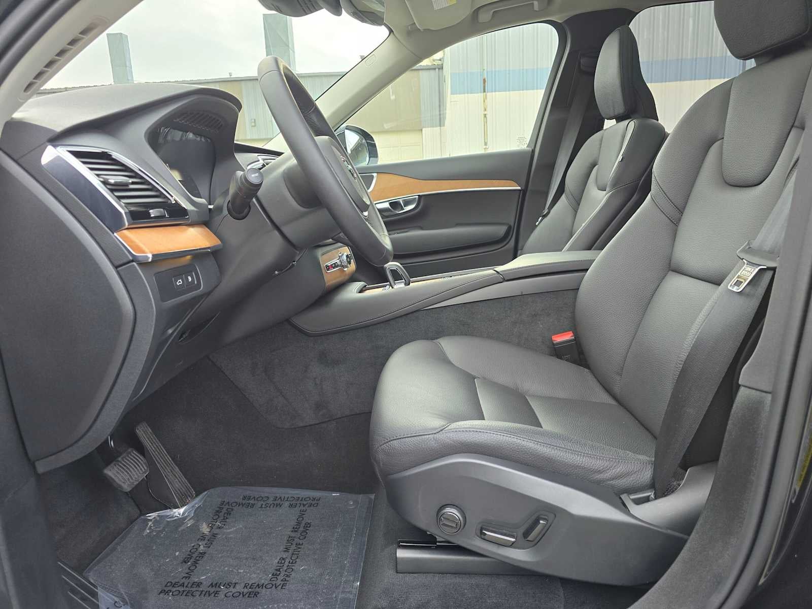 2025 Volvo XC90 Plug-In Hybrid Plus