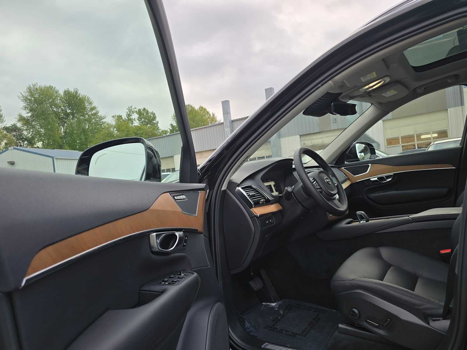 2025 Volvo XC90 Plug-In Hybrid Plus