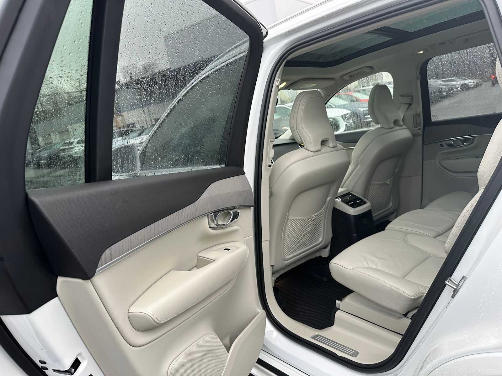 2025 Volvo XC90 Plug-In Hybrid Plus