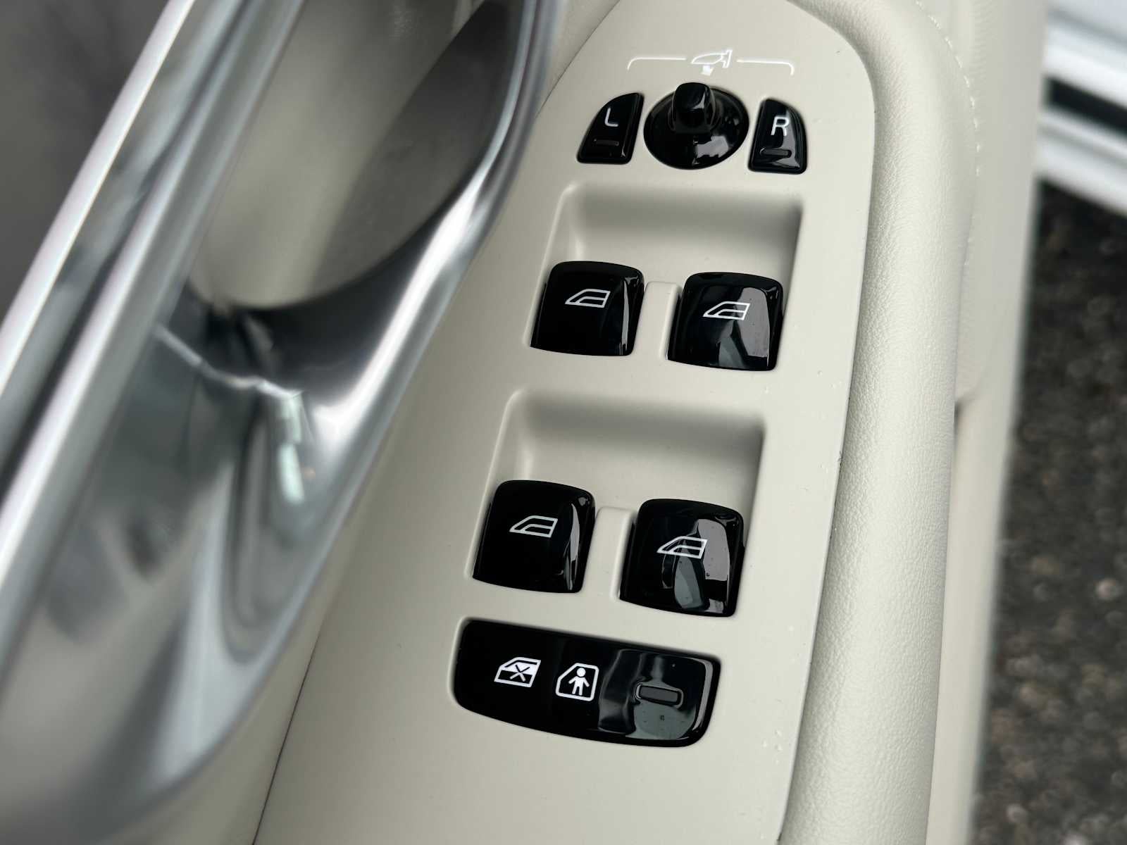 2025 Volvo XC90 Plug-In Hybrid Plus