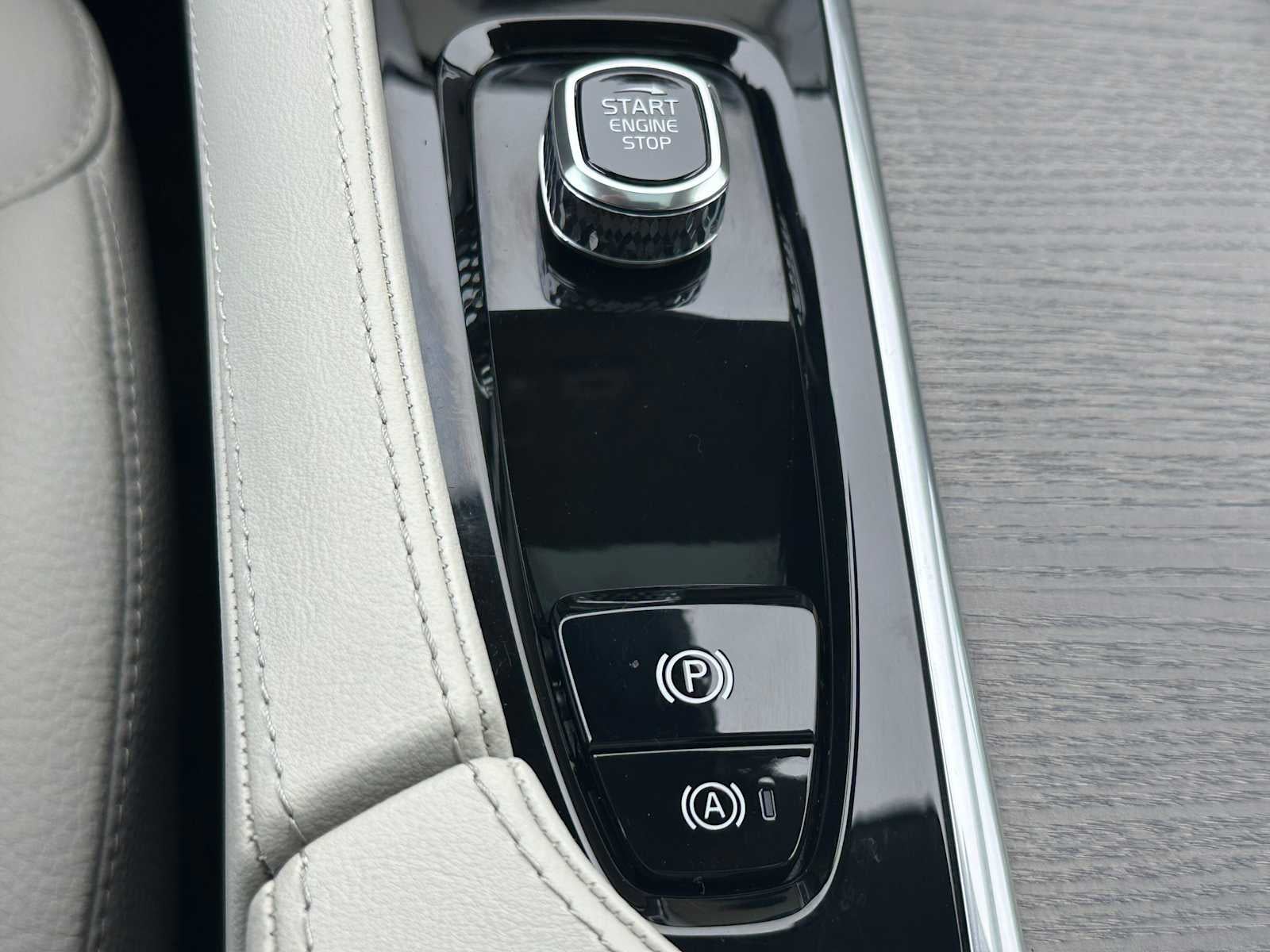 2025 Volvo XC90 Plug-In Hybrid Plus