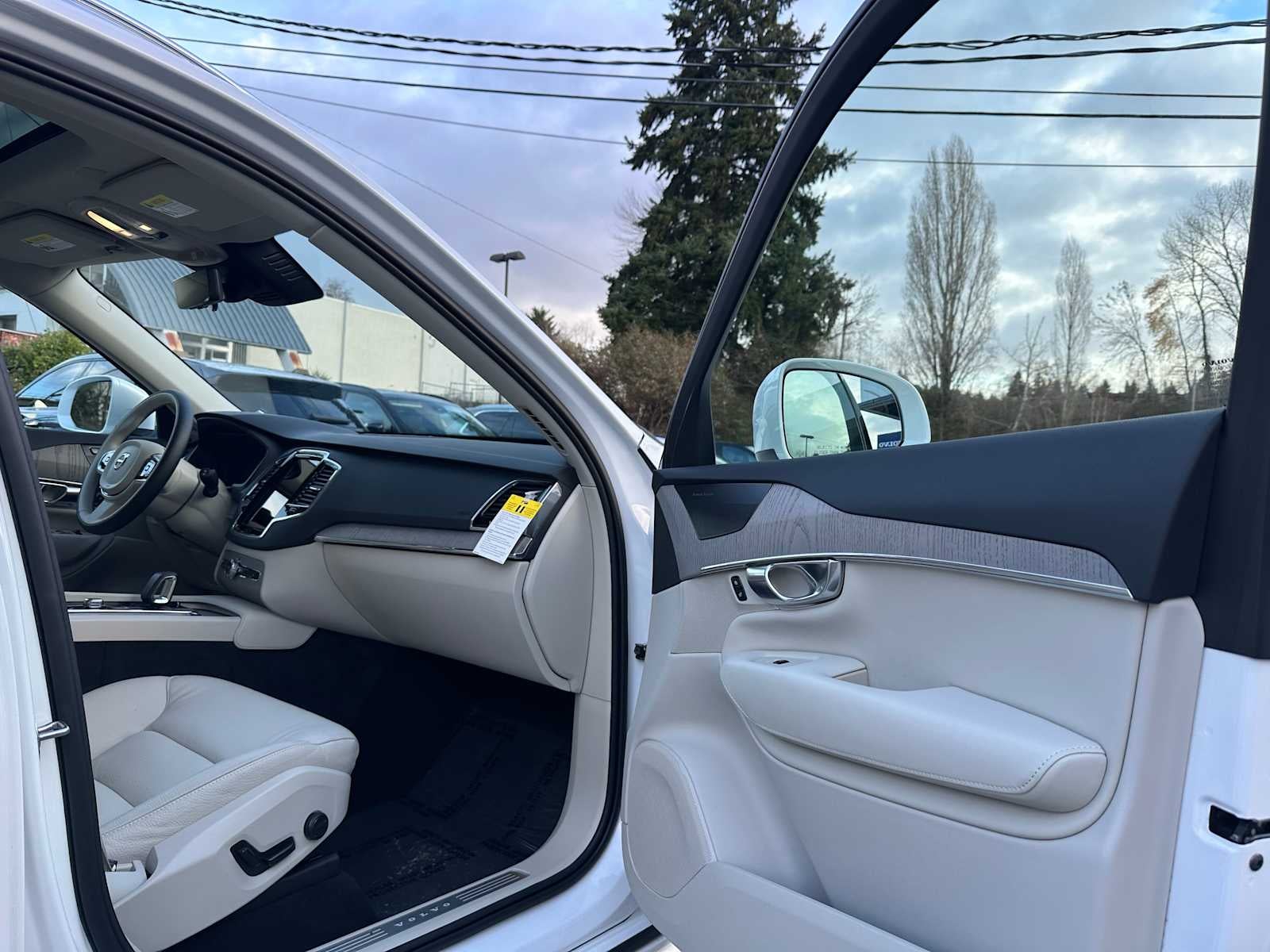 2025 Volvo XC90 Plug-In Hybrid Plus