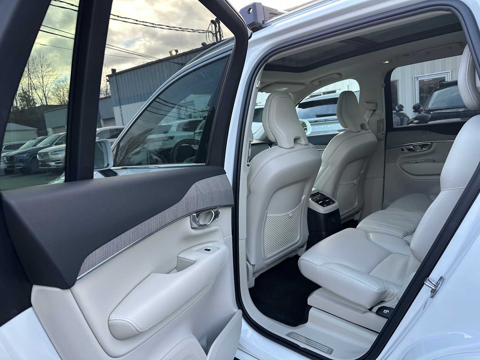 2025 Volvo XC90 Plug-In Hybrid Plus