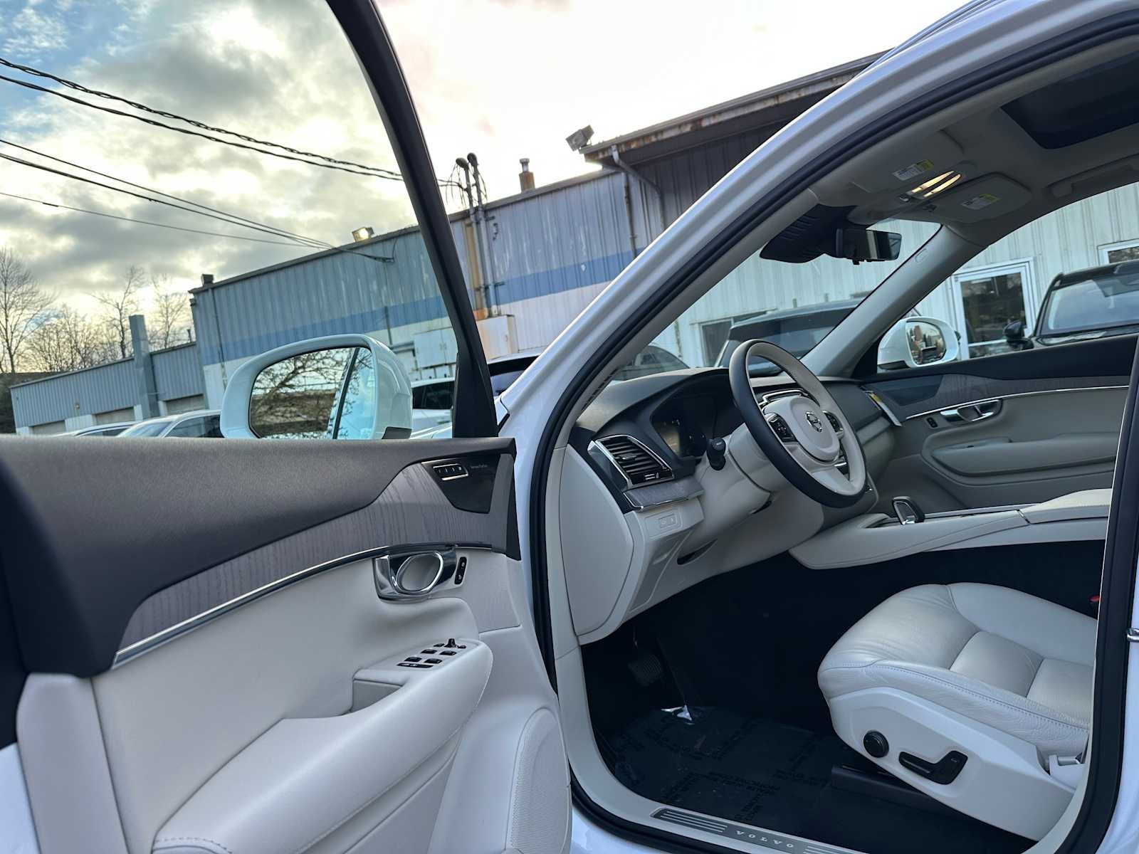 2025 Volvo XC90 Plug-In Hybrid Plus