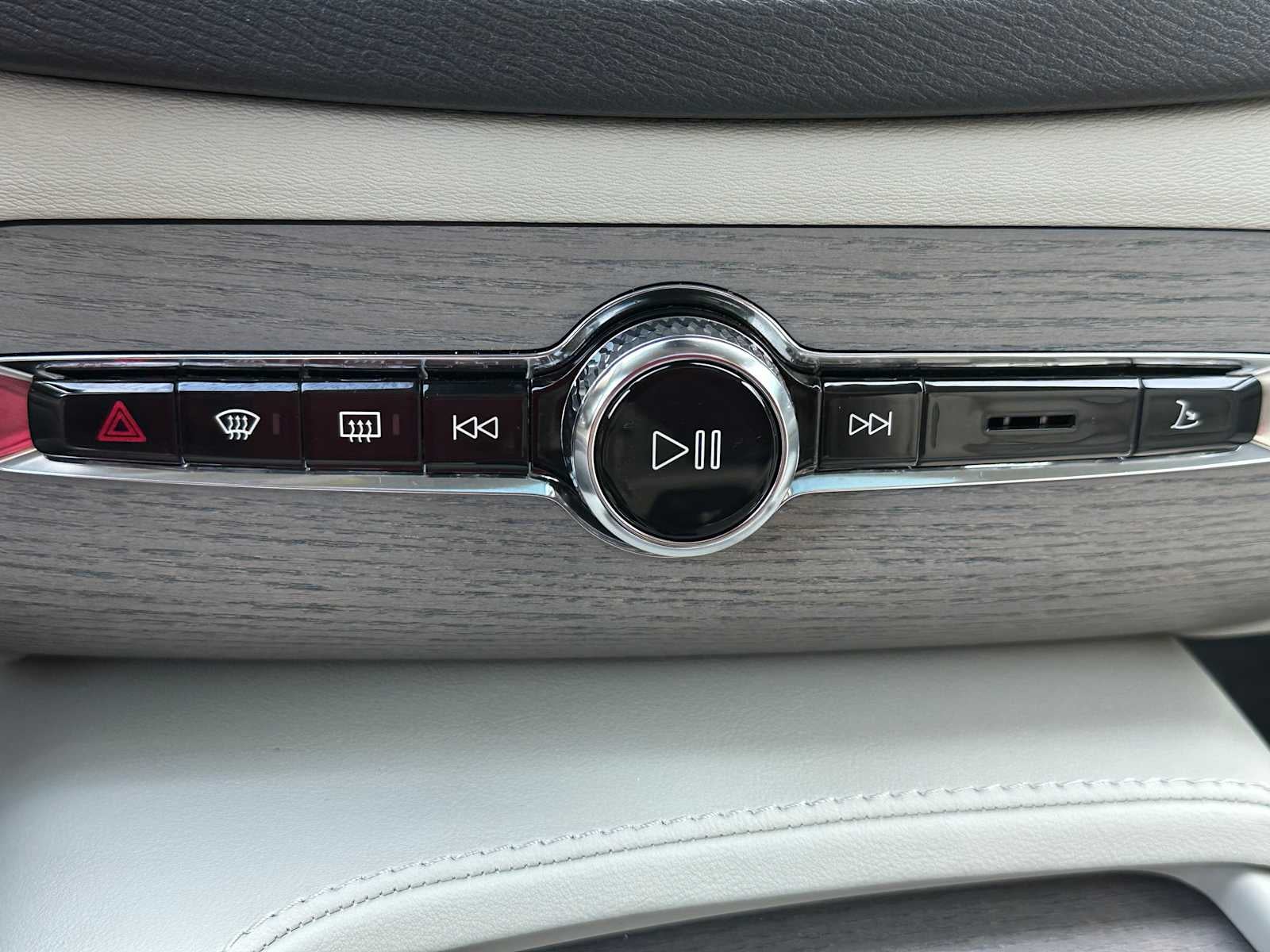 2025 Volvo XC90 Plug-In Hybrid Plus