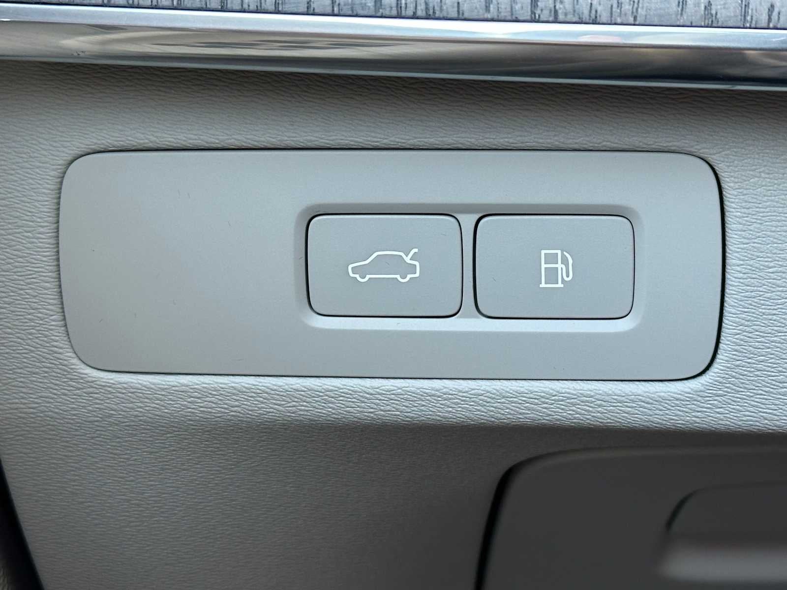 2025 Volvo XC90 Plug-In Hybrid Plus