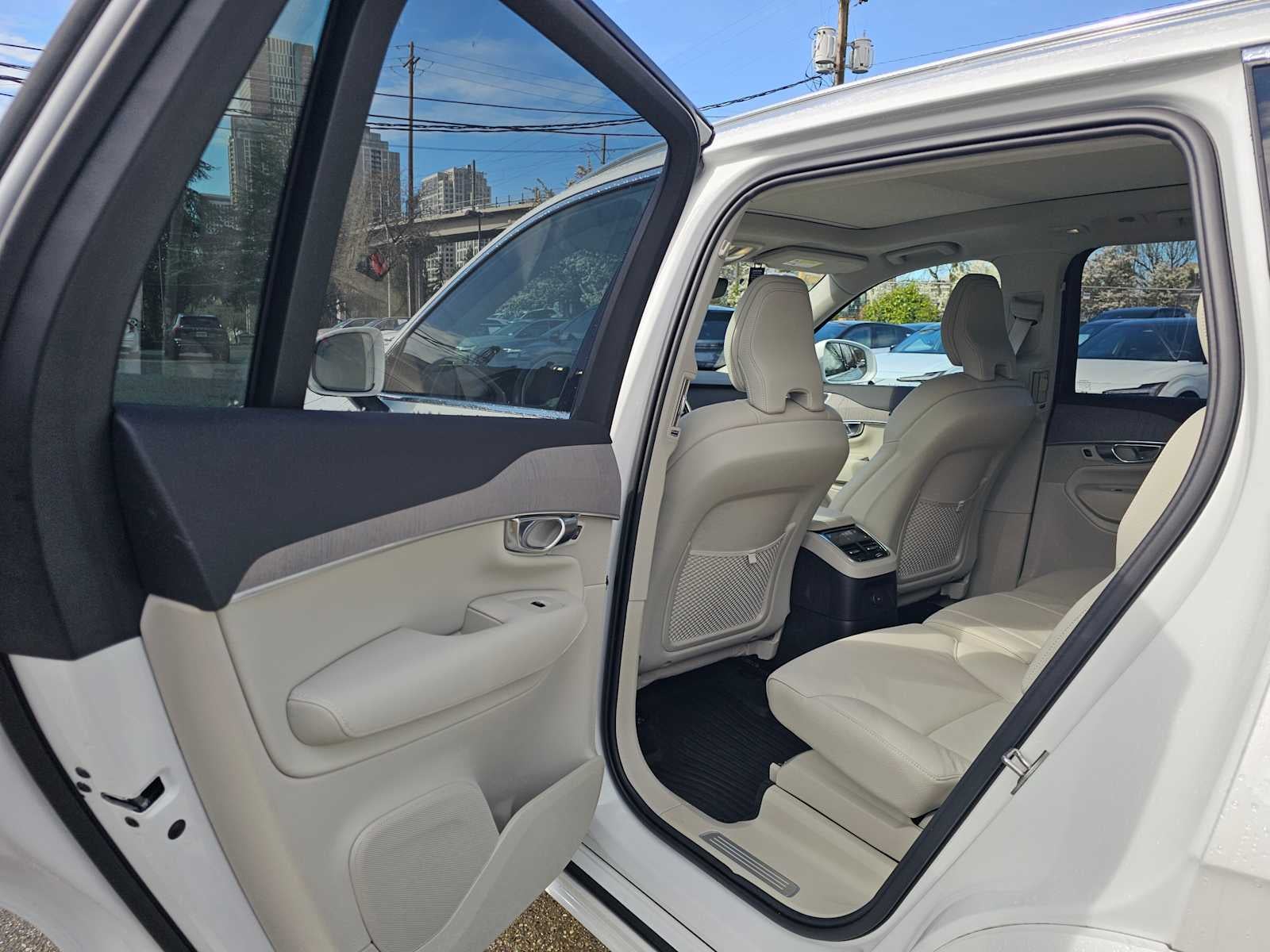 2025 Volvo XC90 Plug-In Hybrid Plus