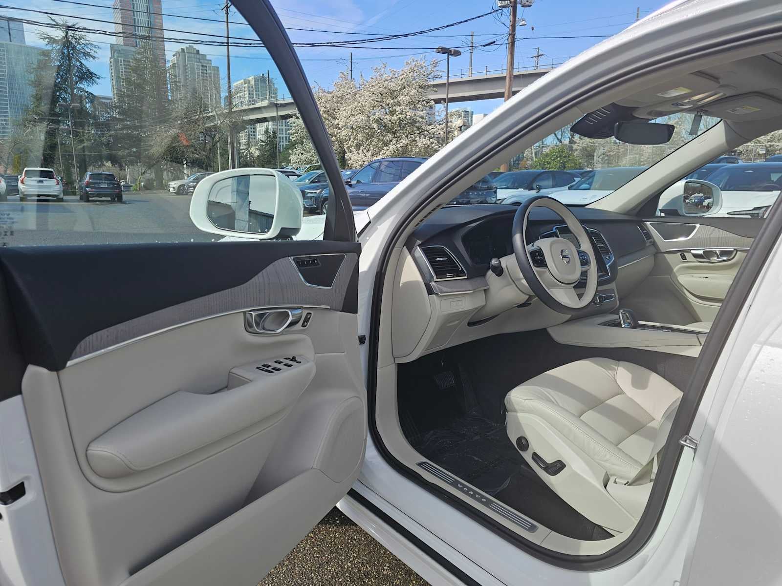 2025 Volvo XC90 Plug-In Hybrid Plus