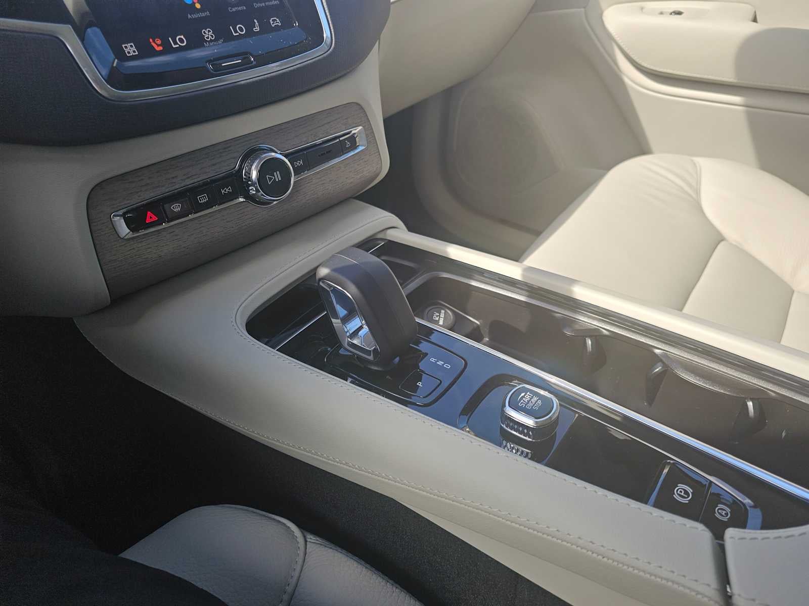 2025 Volvo XC90 Plug-In Hybrid Plus