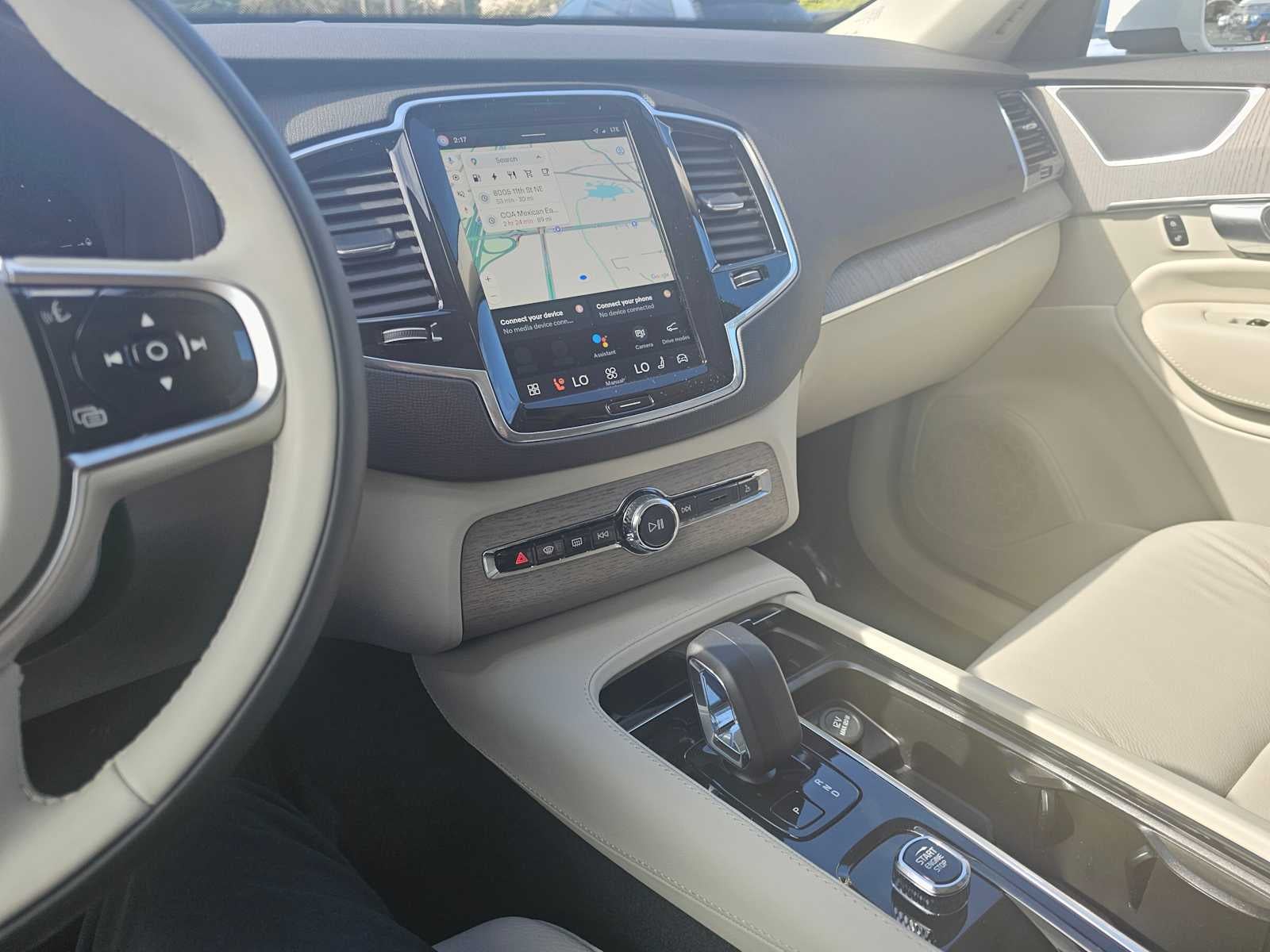 2025 Volvo XC90 Plug-In Hybrid Plus