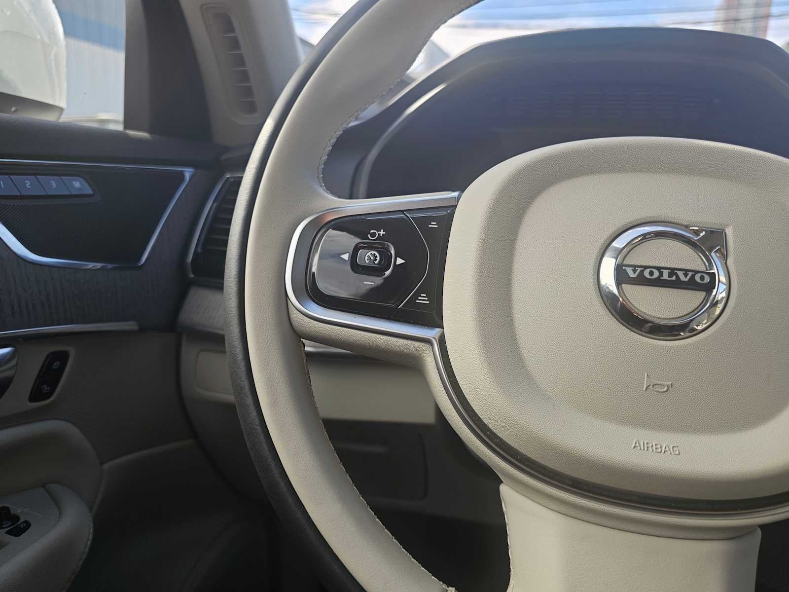 2025 Volvo XC90 Plug-In Hybrid Plus