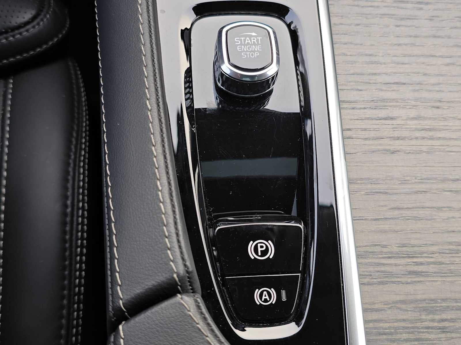 2025 Volvo XC90 Plug-In Hybrid Ultra