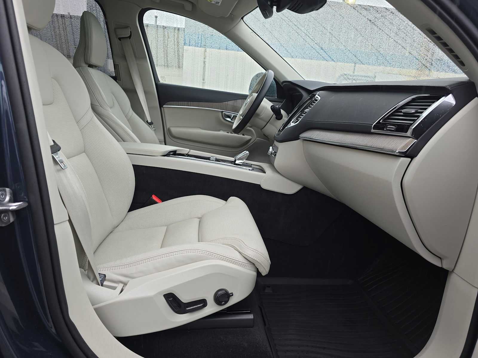 2025 Volvo XC90 Plug-In Hybrid Ultra