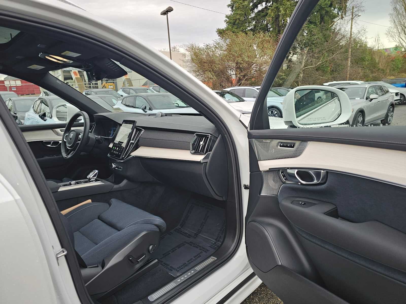 2025 Volvo XC90 Plug-In Hybrid Ultra