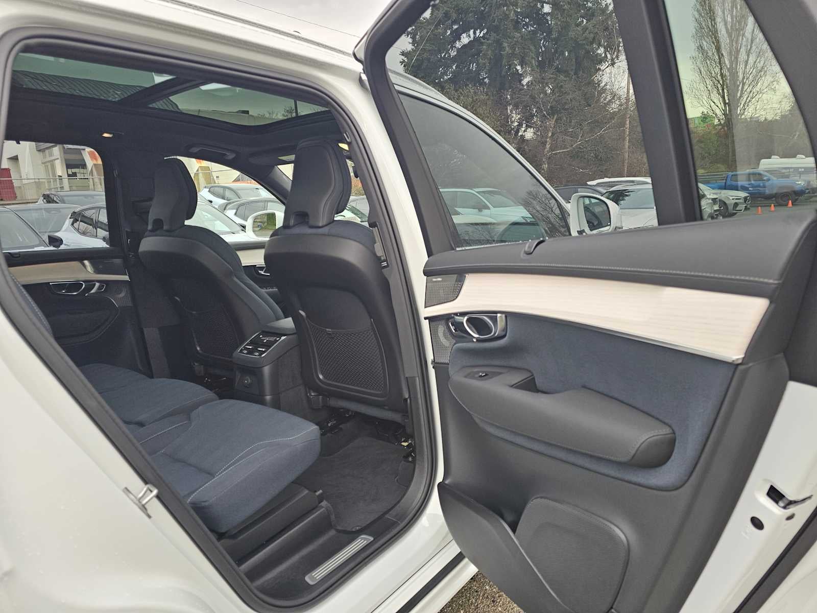 2025 Volvo XC90 Plug-In Hybrid Ultra