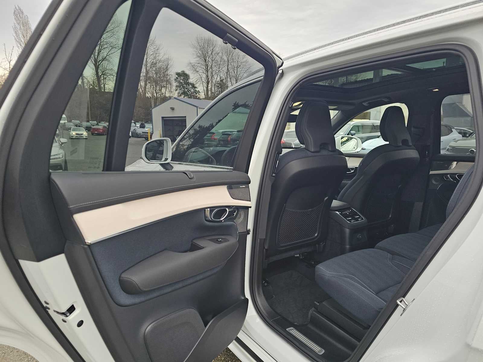 2025 Volvo XC90 Plug-In Hybrid Ultra