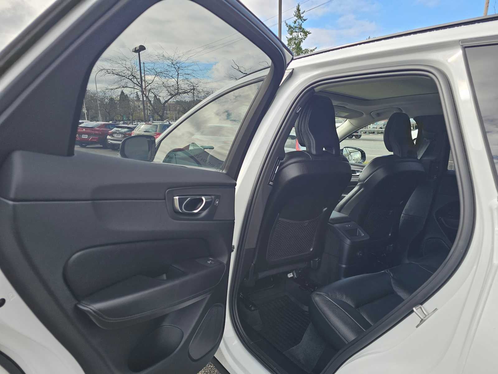 2025 Volvo XC60 Plug-In Hybrid Plus