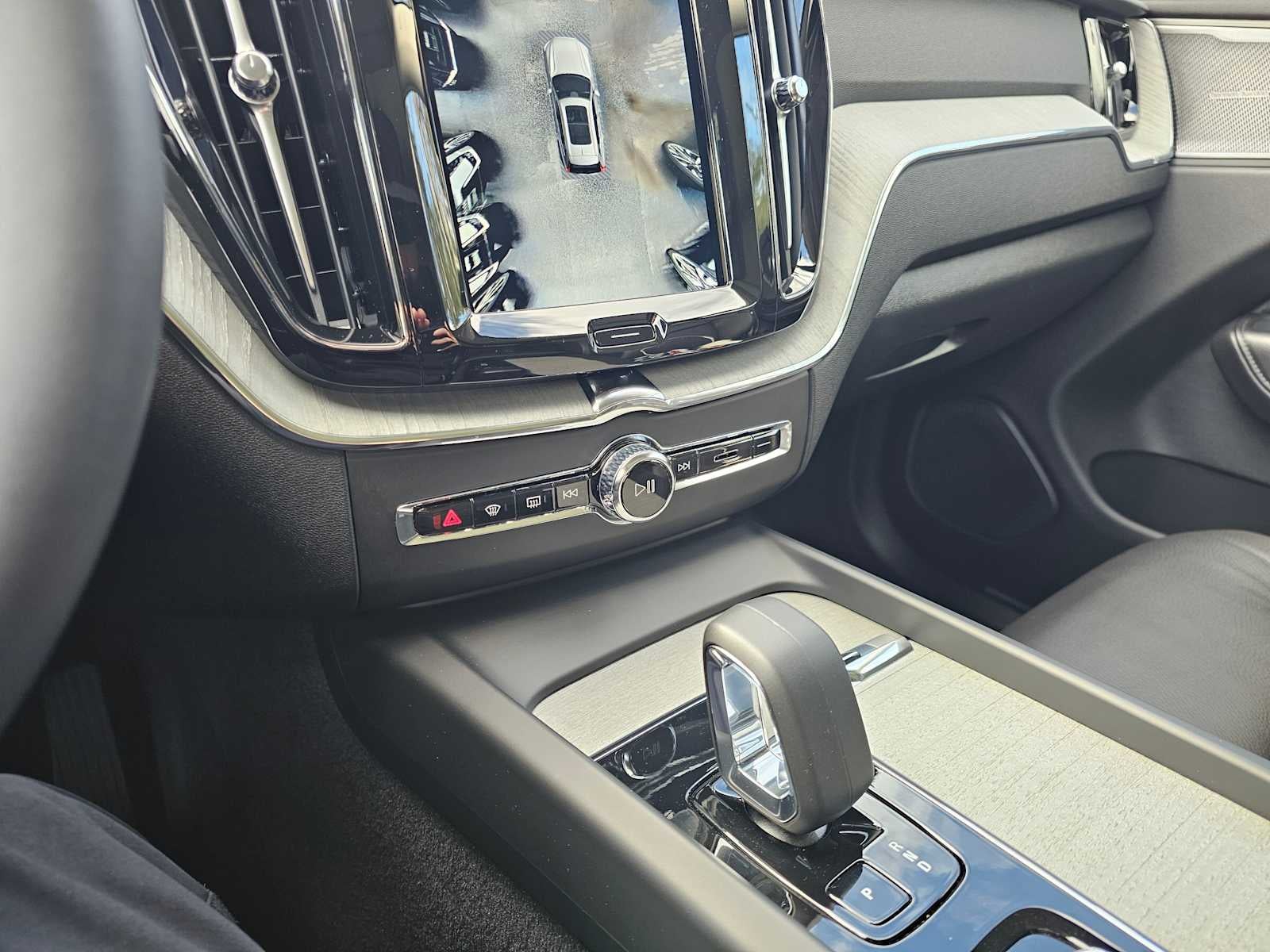 2025 Volvo XC60 Plug-In Hybrid Plus