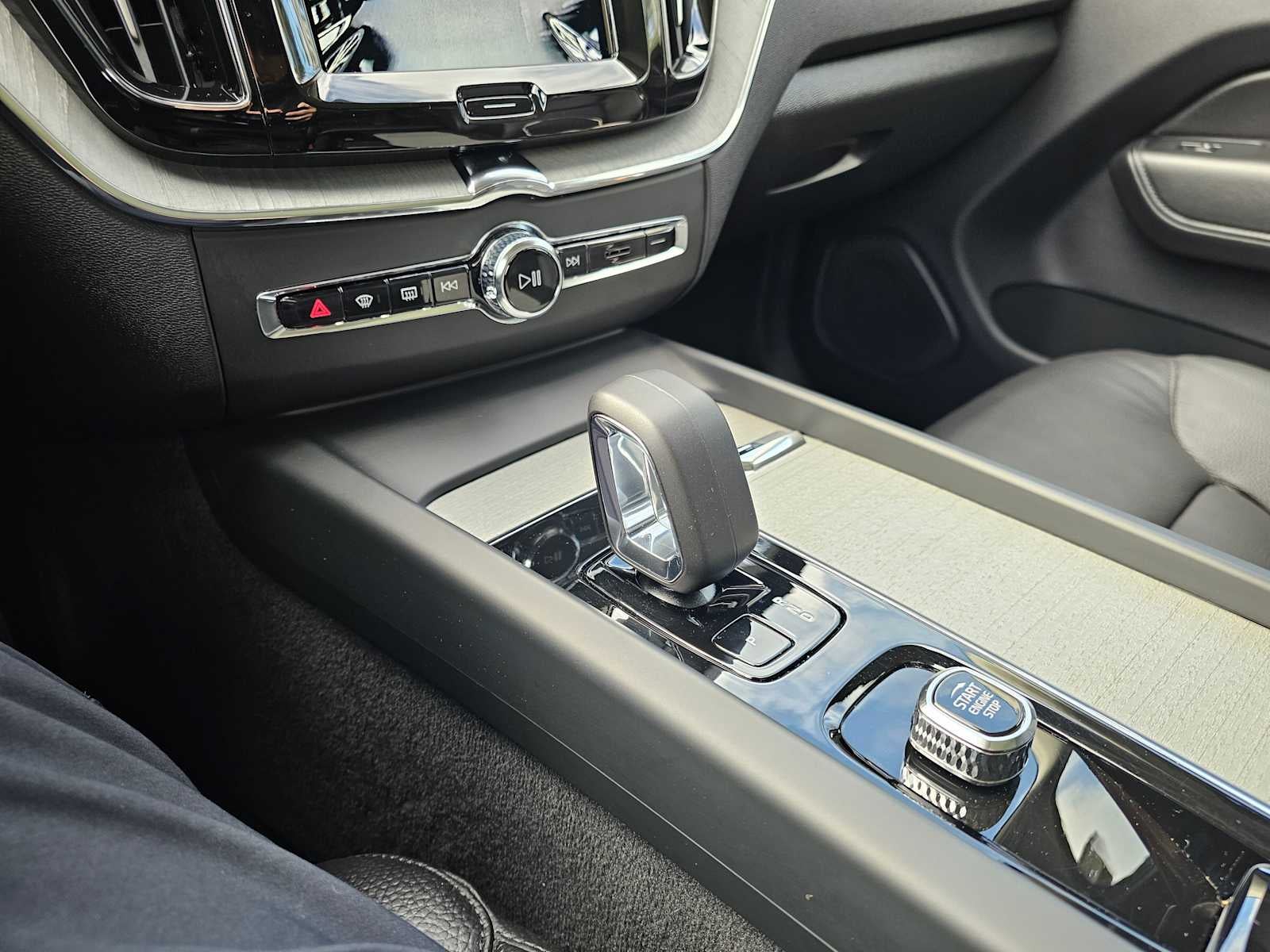 2025 Volvo XC60 Plug-In Hybrid Plus