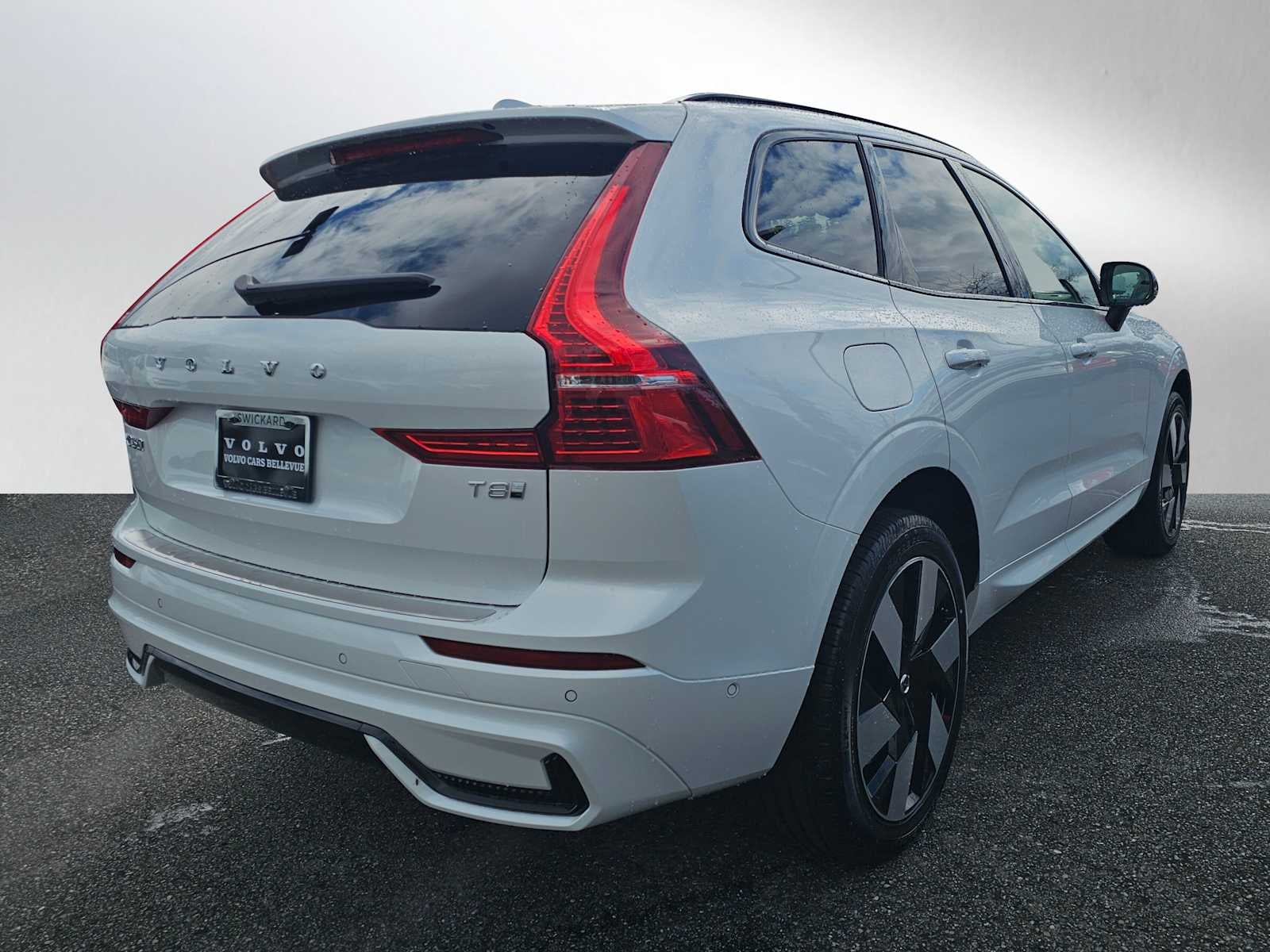 2025 Volvo XC60 Plug-In Hybrid Plus