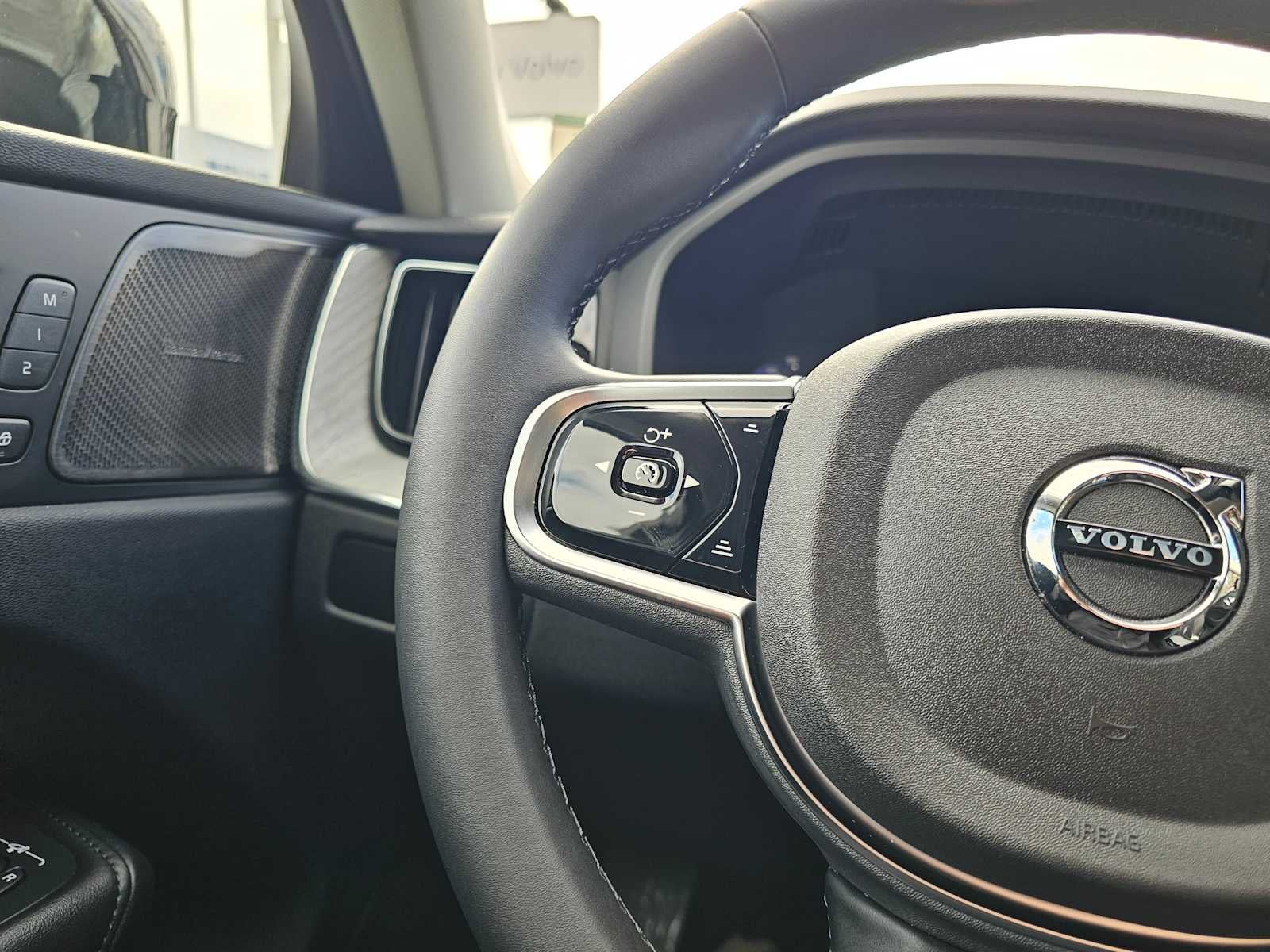 2025 Volvo XC60 Plug-In Hybrid Plus