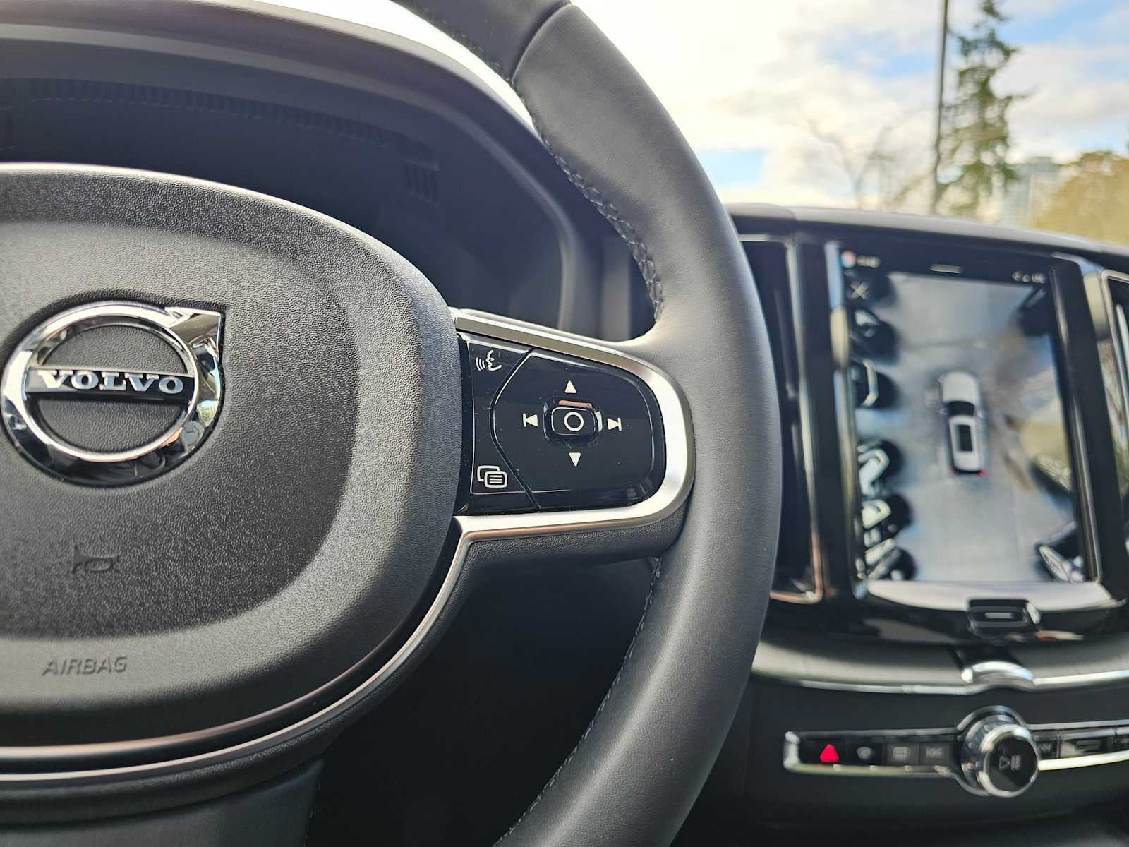 2025 Volvo XC60 Plug-In Hybrid Plus