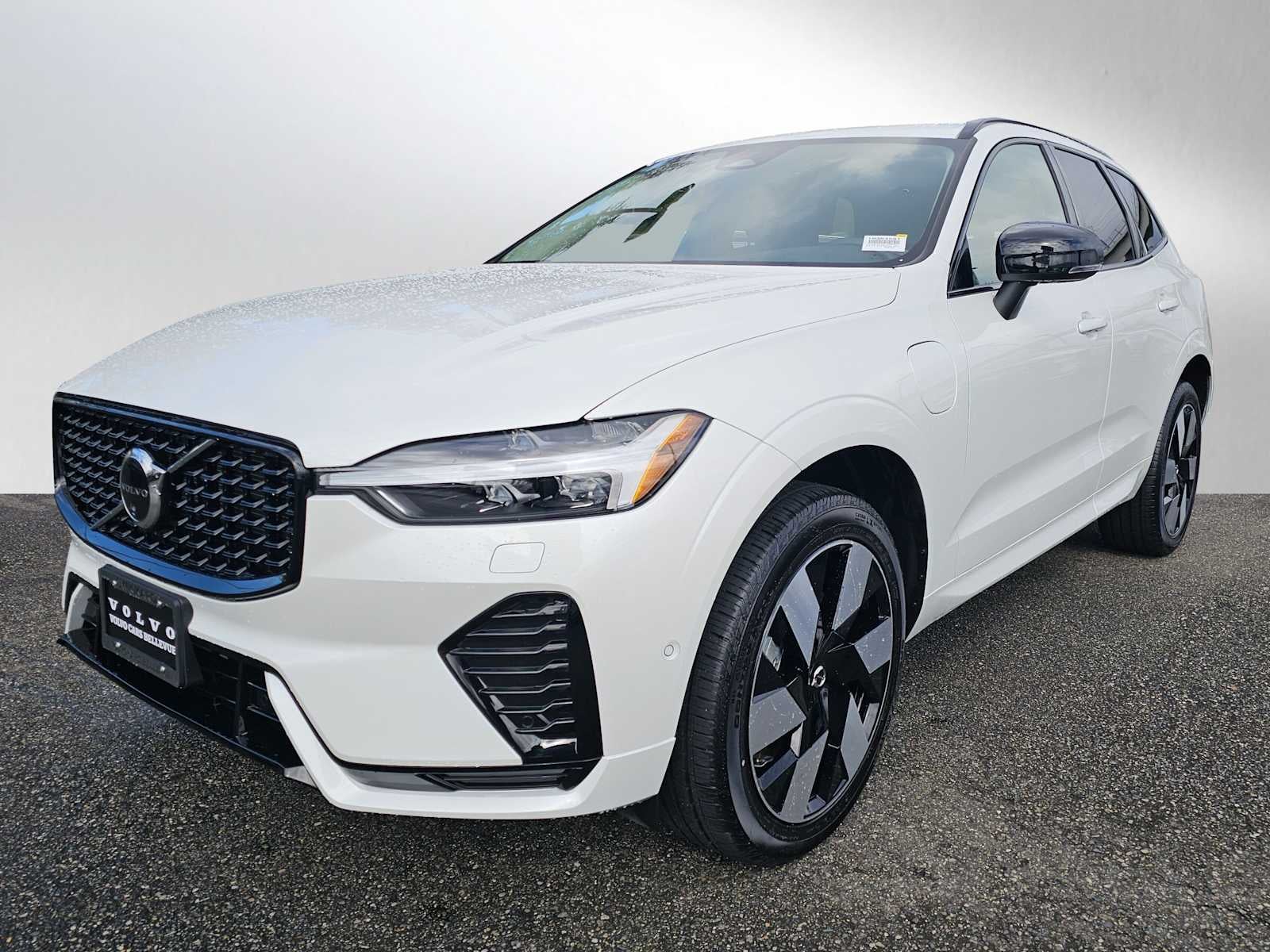 2025 Volvo XC60 Plug-In Hybrid Plus