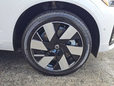 2025 Volvo XC60 Plug-In Hybrid Plus