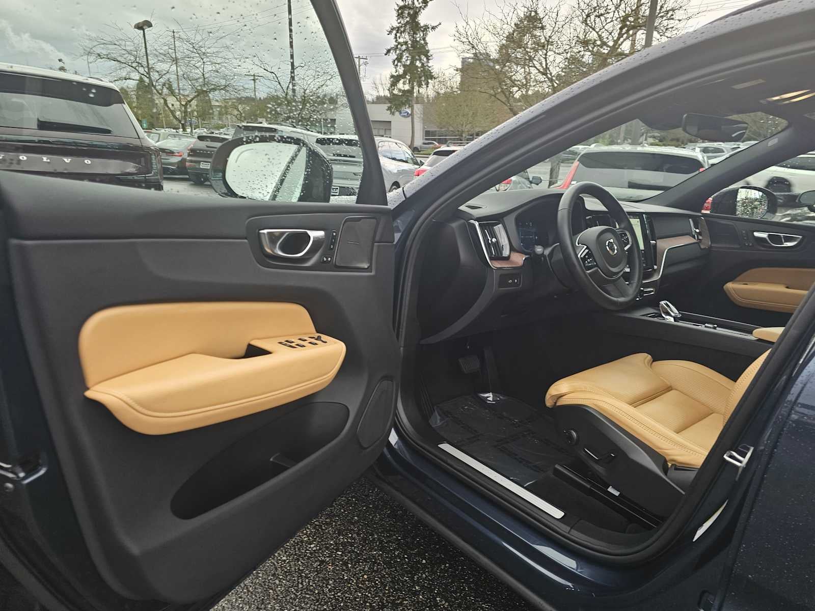 2025 Volvo XC60 Plug-In Hybrid Ultra
