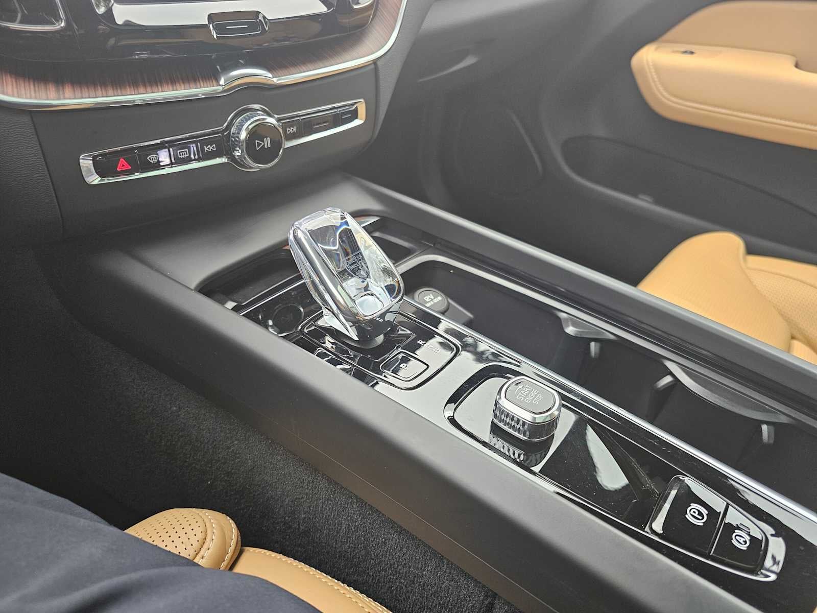 2025 Volvo XC60 Plug-In Hybrid Ultra