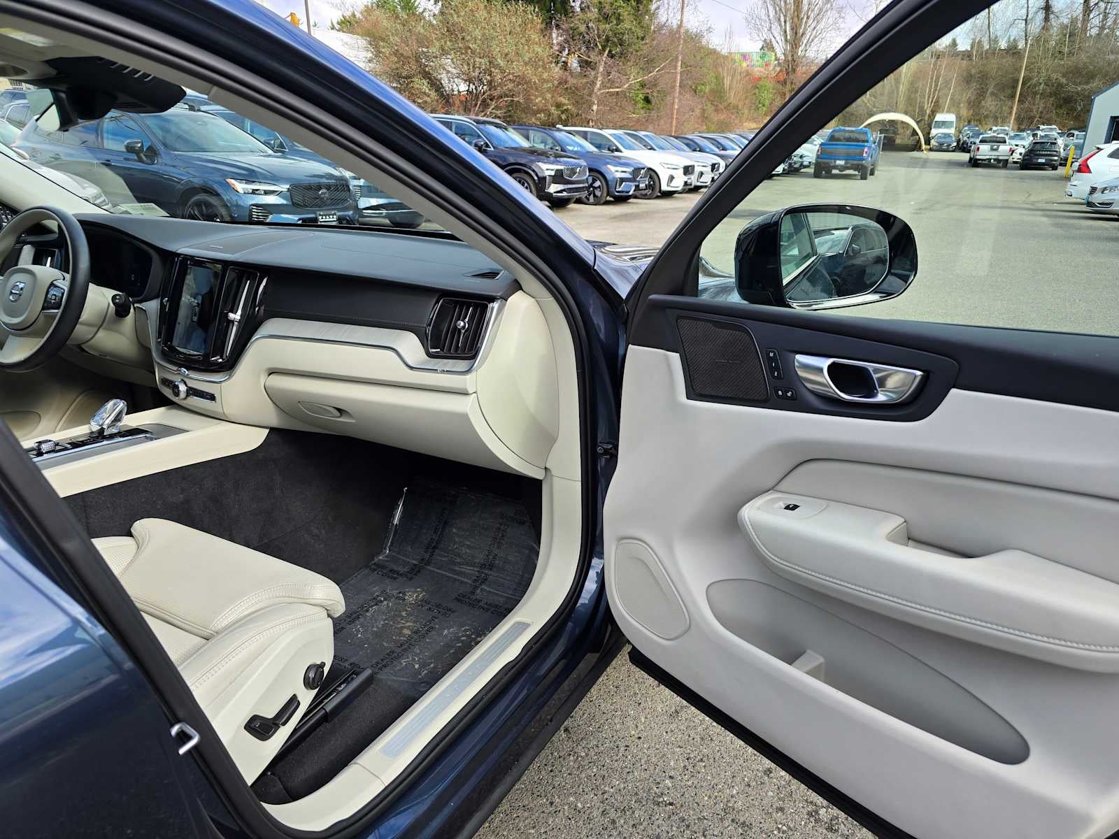 2025 Volvo XC60 Plug-In Hybrid Ultra