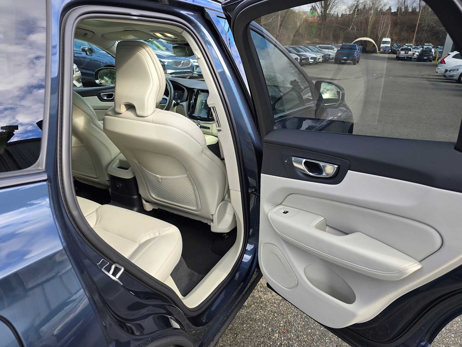 2025 Volvo XC60 Plug-In Hybrid Ultra