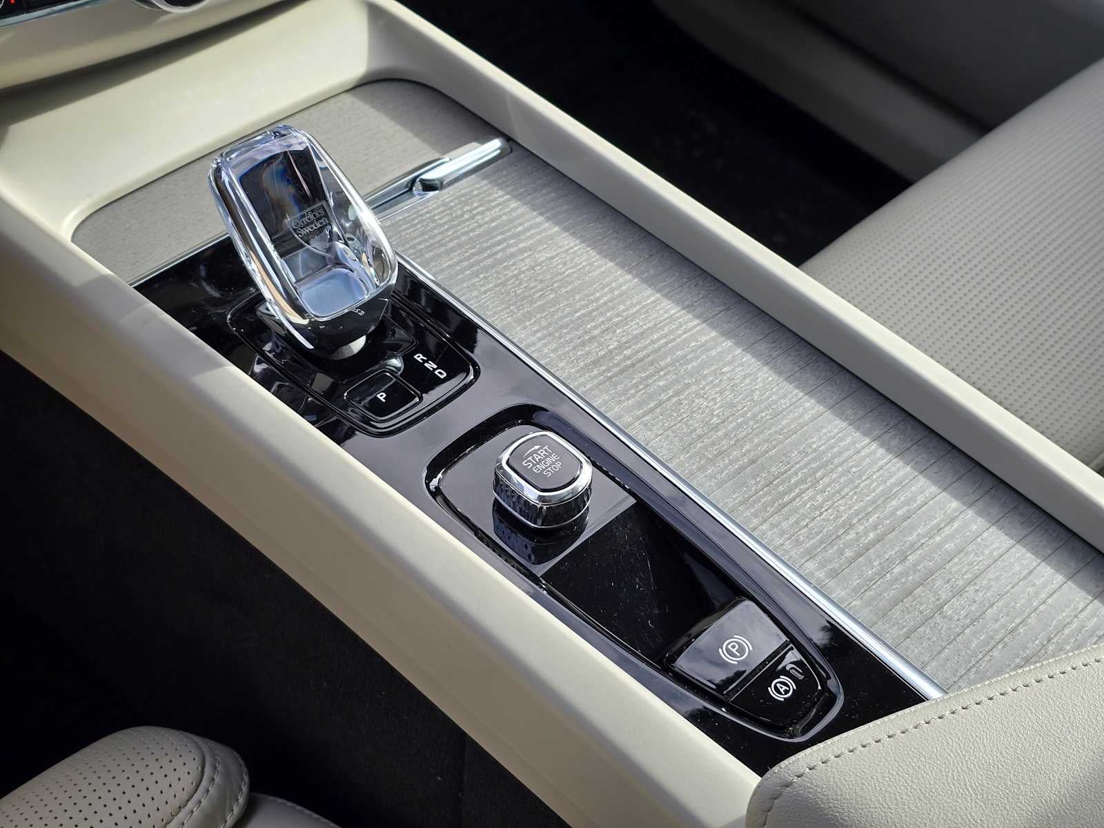 2025 Volvo XC60 Plug-In Hybrid Ultra