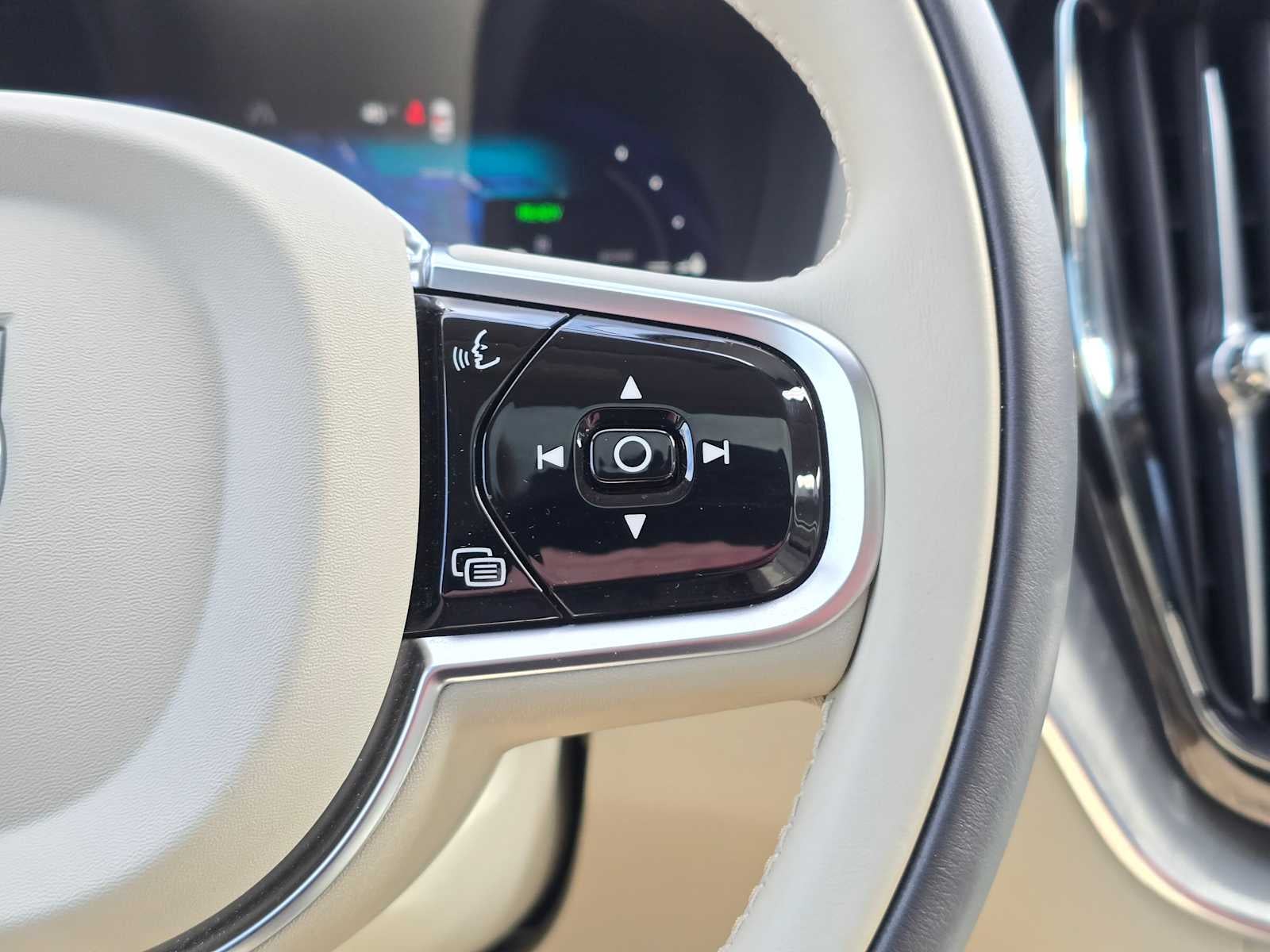 2025 Volvo XC60 Plug-In Hybrid Ultra