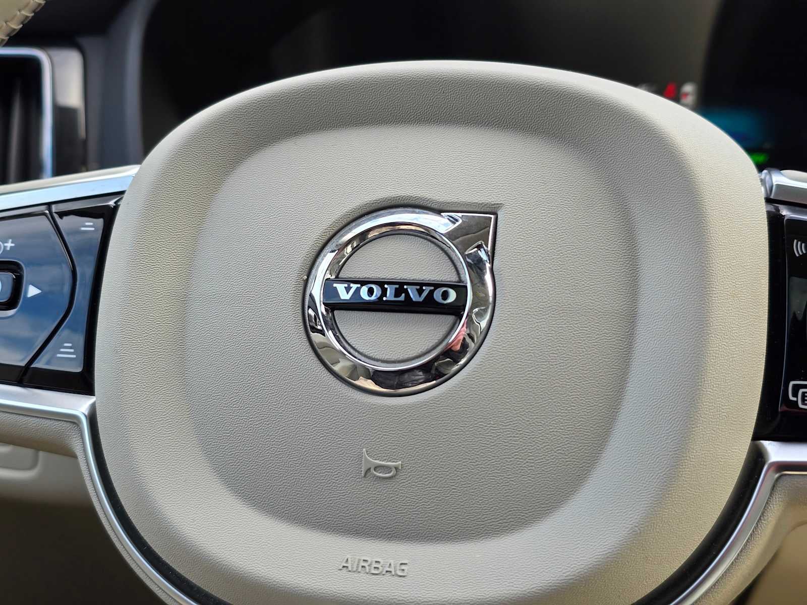 2025 Volvo XC60 Plug-In Hybrid Ultra