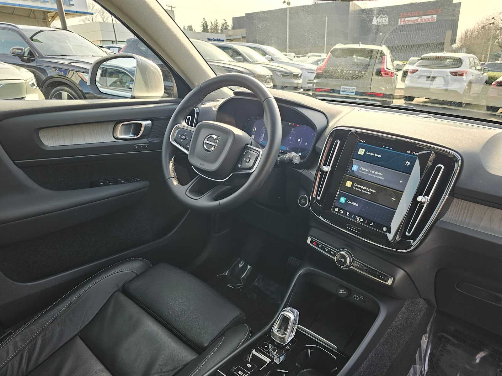 2023 Volvo XC40 Plus Bright Theme