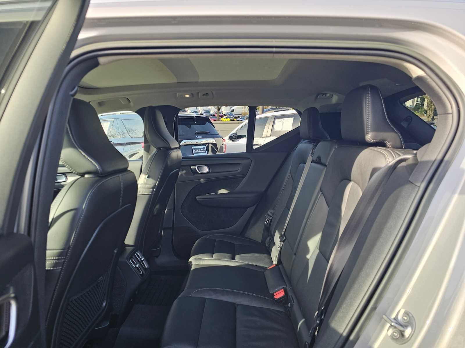 2023 Volvo XC40 Plus Bright Theme